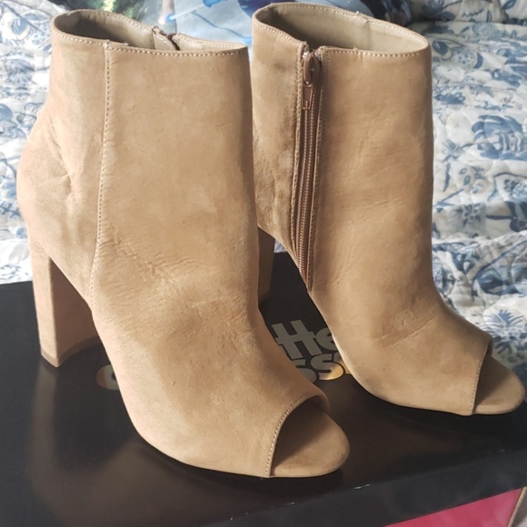 Size 8 brand new booties! - Picture 2 of 3